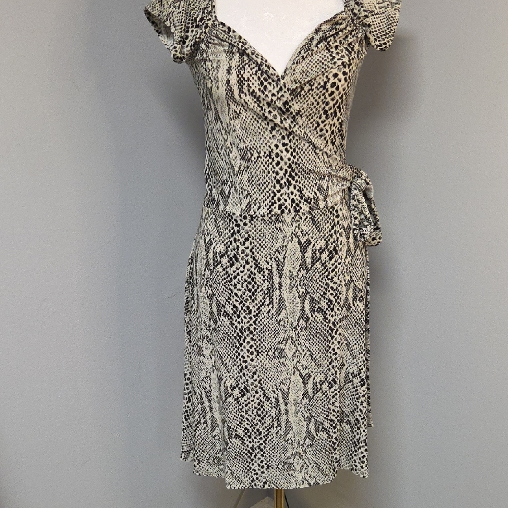 Black and Cream Sheath Mini Dress with Sweetheart Neckline
